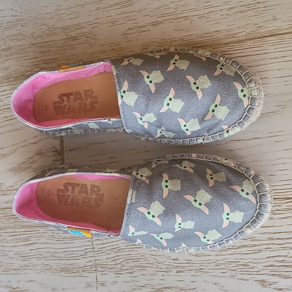 ☀️Ubuntu x Star Wars Afridrilles Mandalorian Shoes Grogu Baby Yoda Size 7 - Picture 2 of 8